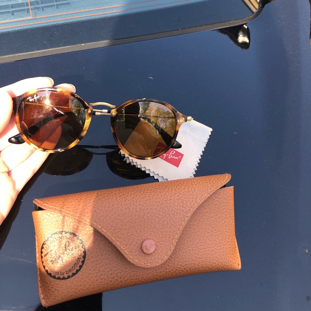 Ray ban round fleck sunglasses